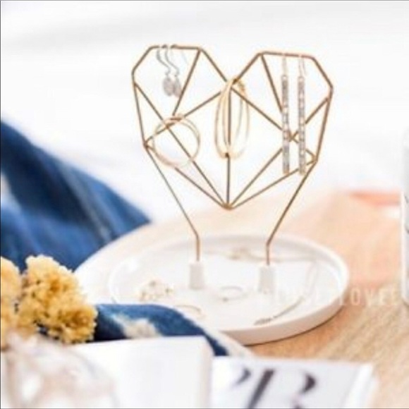 Jewelry - IMM Wire Heart Jewelry Holder